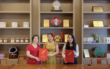 恭喜龍女士呂女士成功加入翌芙萊大家庭，成為翌芙萊美業(yè)傳播天使。
