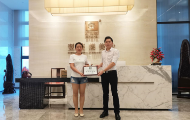 恭賀廣東湛江赤坎區(qū)王女士簽約翌芙萊加盟店！